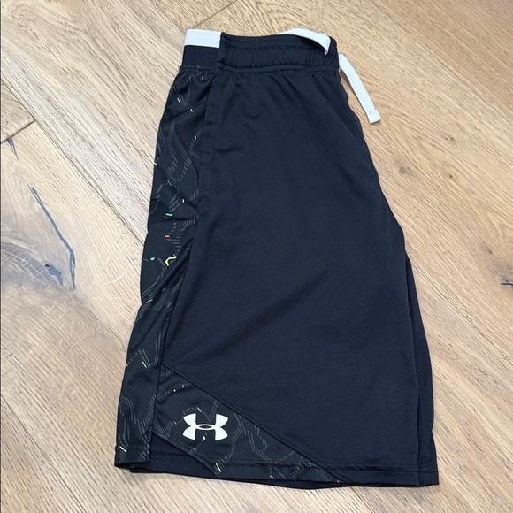 Under Armour Black Performance Shorts - Picture 3 of 3